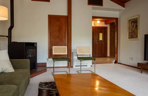Mariposa Casa | Ringrose House . Creekside Canyon . Getaway