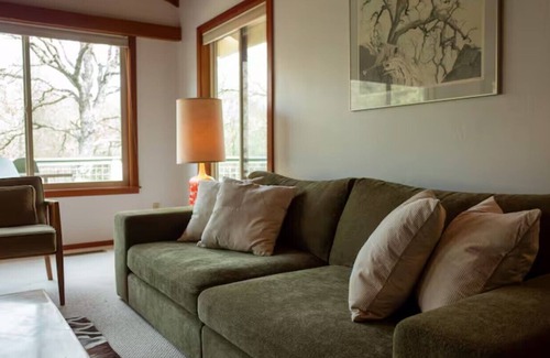 Mariposa Casa | Ringrose House . Creekside Canyon . Getaway