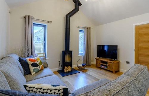 Thornton Dale Casa | Rinstone Lodge, Thornton-Le-Dale. Moors cottage with hot tub