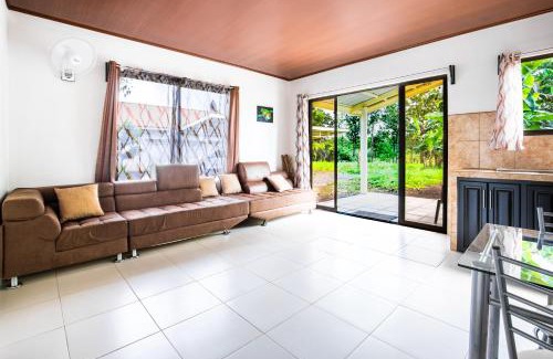 Llanuras del norte Apartamento | Rio Celeste Birds Garden apartment 1 con aire acondicionado Comodidad en un entorno natural
