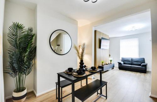 Liverpool Casa | Ripon By Serene Stays Stylish Liverpool Home Sleeps 5 with Free Parking Fast WiFi and Close to Stadiums