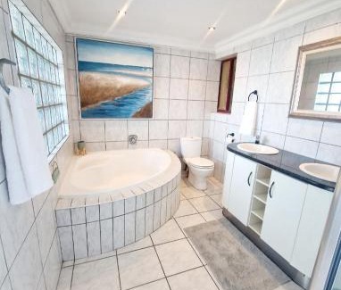 Umdloti Apartamento | Ripple In Time -BBQ - Aircons- 4 Adults 2 kids
