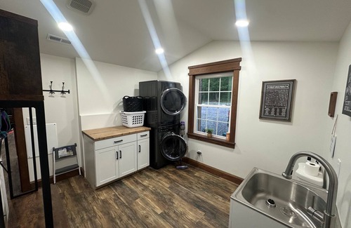 Horse Shoe Casa | Rippling Waters! 3 BD 2.5 BA Riverfront Home, 8 min. from airport. Sleeps 11.