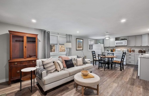 Bradford Cabina | Riptide Cottage: Adorable Yr Round Cottage in Bradford