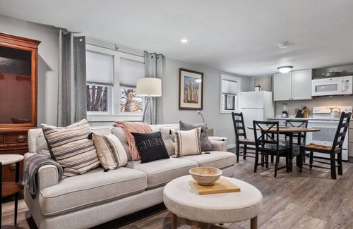 Bradford Cabina | Riptide Cottage: Adorable Yr Round Cottage in Bradford