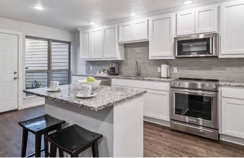 Bedford Casa | Rise at the Transitional getaway. Central Location
