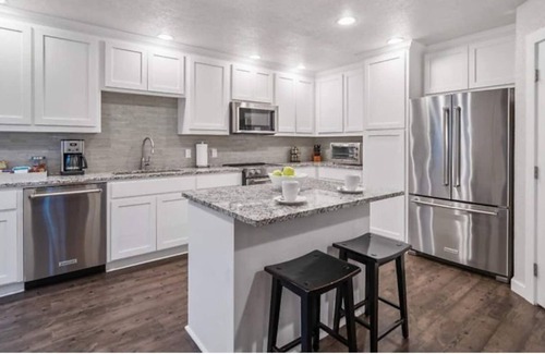 Bedford Casa | Rise at the Transitional getaway. Central Location