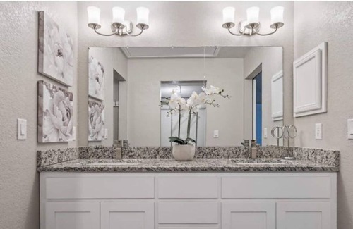 Bedford Casa | Rise at the Transitional getaway. Central Location