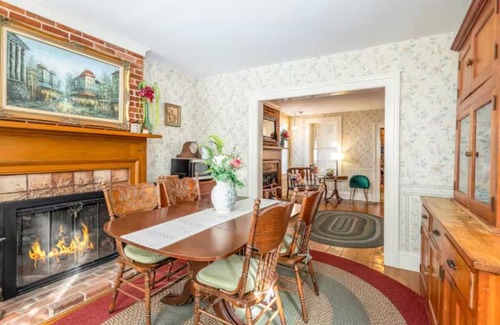 Galena Casa | Rise Getaways at Briarstone Inn Entire House