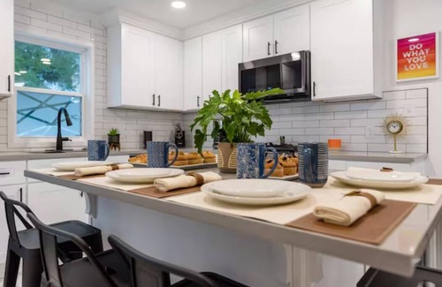 South Salt Lake Casa | Rise & Grind SLC/ HIGH-END Style / Gated & Garage.