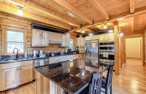 Rockwood Casa | Rise n' Shine Maine - A Lakefront Loghouse in the Woods