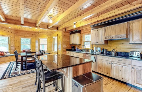 Rockwood Casa | Rise n' Shine Maine - A Lakefront Loghouse in the Woods