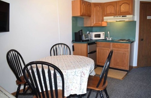 Deep Hole Condominio | Rise & Shine- Adorable Efficiency w/ Views & Pool!