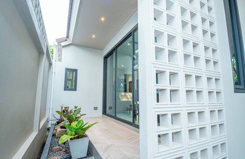 Bang Sare Villa | Rising Pool Villa Bang Saray