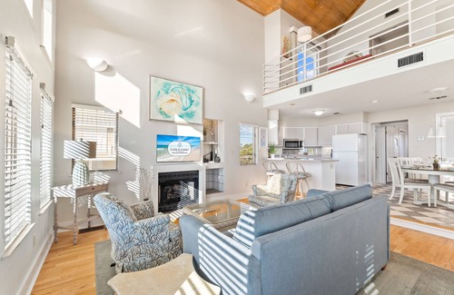 East End Casa | Rising Sun: Cozy 2 BR Beachfront Home on East End- Sleeps 8, Pet Friendly!