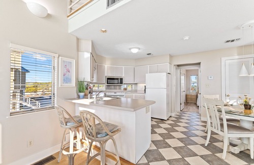 East End Casa | Rising Sun: Cozy 2 BR Beachfront Home on East End- Sleeps 8, Pet Friendly!