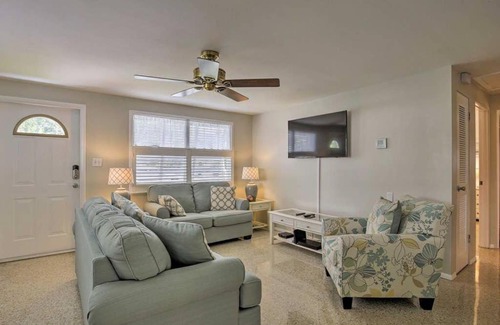 Indian Rocks Beach Casa | Rita's Cottage by the Beach - Steps to Ocean!