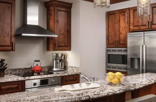 Vail Complejo | Ritz-Carlton Club, Vail, 2 Bedroom, Balcony, Fireplace, Sleeps 6, March 8-10