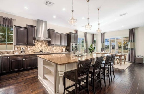 Ocotillo Casa | Heated Pool Included, Luxury 5 Bed 4 Bath Home, Gourmet kitchen