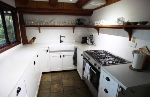 Yallingup Siding Casa | Rivendell Lodge, Luxury lodge located in a vineyard with onsite Tennis Court