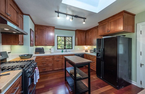 Monte Rio Villa | Rivendell ~ Lovely Riverfront Home, Classic Style with Modern Amenities