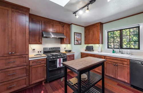 Monte Rio Villa | Rivendell ~ Lovely Riverfront Home, Classic Style with Modern Amenities