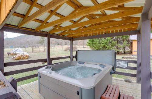 Hot Springs Casa | River Access and Hot Tub Cozy Hot Springs Cabin