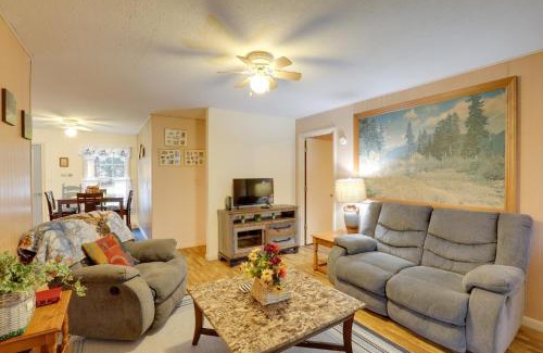 Hot Springs Casa | River Access and Hot Tub Cozy Hot Springs Cabin