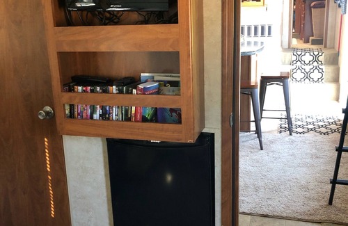 Kalifornsky Casa | River access! Clean & comfy 5th wheel, located near the famous Kenai River