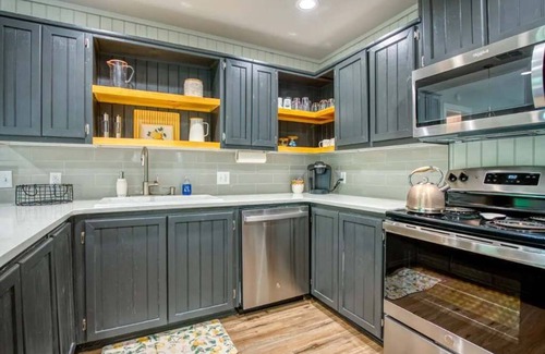 Kyle Casa | River Access | Fire Pit | BBQ | Deck | Sleeps 8