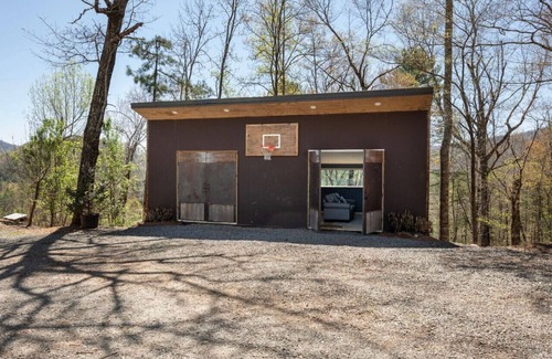 Bryson City Alquiler De RV | River Access & Hot Showers