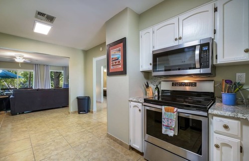 Seguin Casa | River View Staycation / FastWiFi / Firepit / ZDT Park
