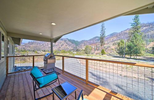 Junction City Casa | River Acres Retreat with Grill and River Access!
