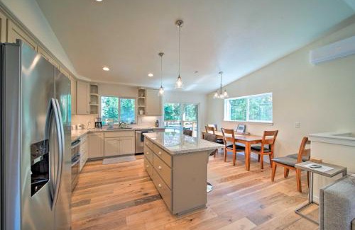 Junction City Casa | River Acres Retreat with Grill and River Access!