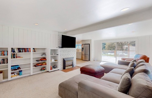 Salyer Casa | River and mountain view home with expansive deck, private pool