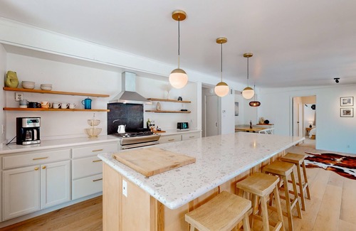Salyer Casa | River and mountain view home with expansive deck, private pool