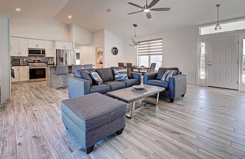 Long Meadow Casa | River Bank | Pool | Canal view | 2 Bed, 1 Bath