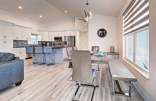 Long Meadow Casa | River Bank | Pool | Canal view | 2 Bed, 1 Bath