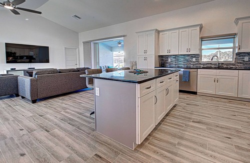 Long Meadow Casa | River Bank | Pool | Canal view | 2 Bed, 1 Bath