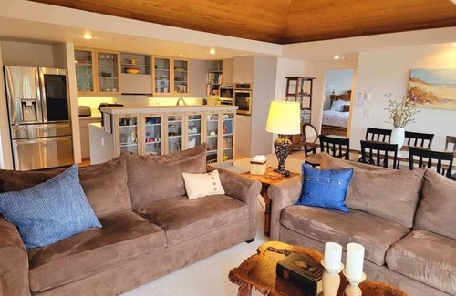 Yachats Casa | River Bend House, where the river meets the ocean! No Pet Rental.