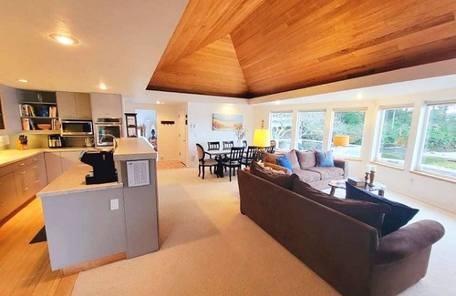 Yachats Casa | River Bend House, where the river meets the ocean! No Pet Rental.