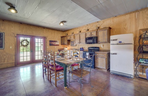 Heflin Cabina | 'River Bend Lodge' Heflin Home in the Woods!
