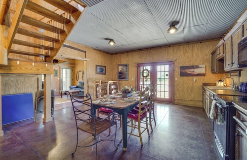Heflin Cabina | 'River Bend Lodge' Heflin Home in the Woods!
