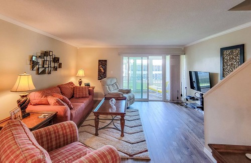 Welaka Condominio | River Bend Resort - Pool View 2BR, 2nd floor #A206