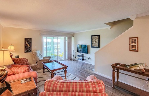 Welaka Condominio | River Bend Resort - Pool View 2BR, 2nd floor #A206