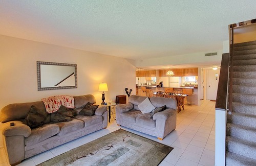 Welaka Condominio | River Bend Resort - Pool View 2BR, 2nd floor #A205