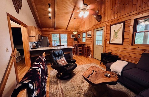 Crumpler Cabina | Cabina privada de Blue Ridge Mountain con vistas y jacuzzi!