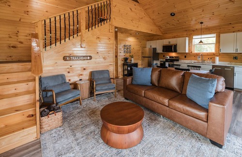 Jamestown Cabina | River Boat Ramp~Private HotTub~Lake Cumberland~Firepit~Pickleball~Playground