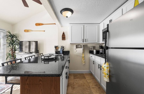 Royal Condominio | River Breeze on Hamilton: Sun, Swim, Fish, Float!
