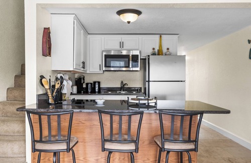 Royal Condominio | River Breeze on Hamilton: Sun, Swim, Fish, Float!
